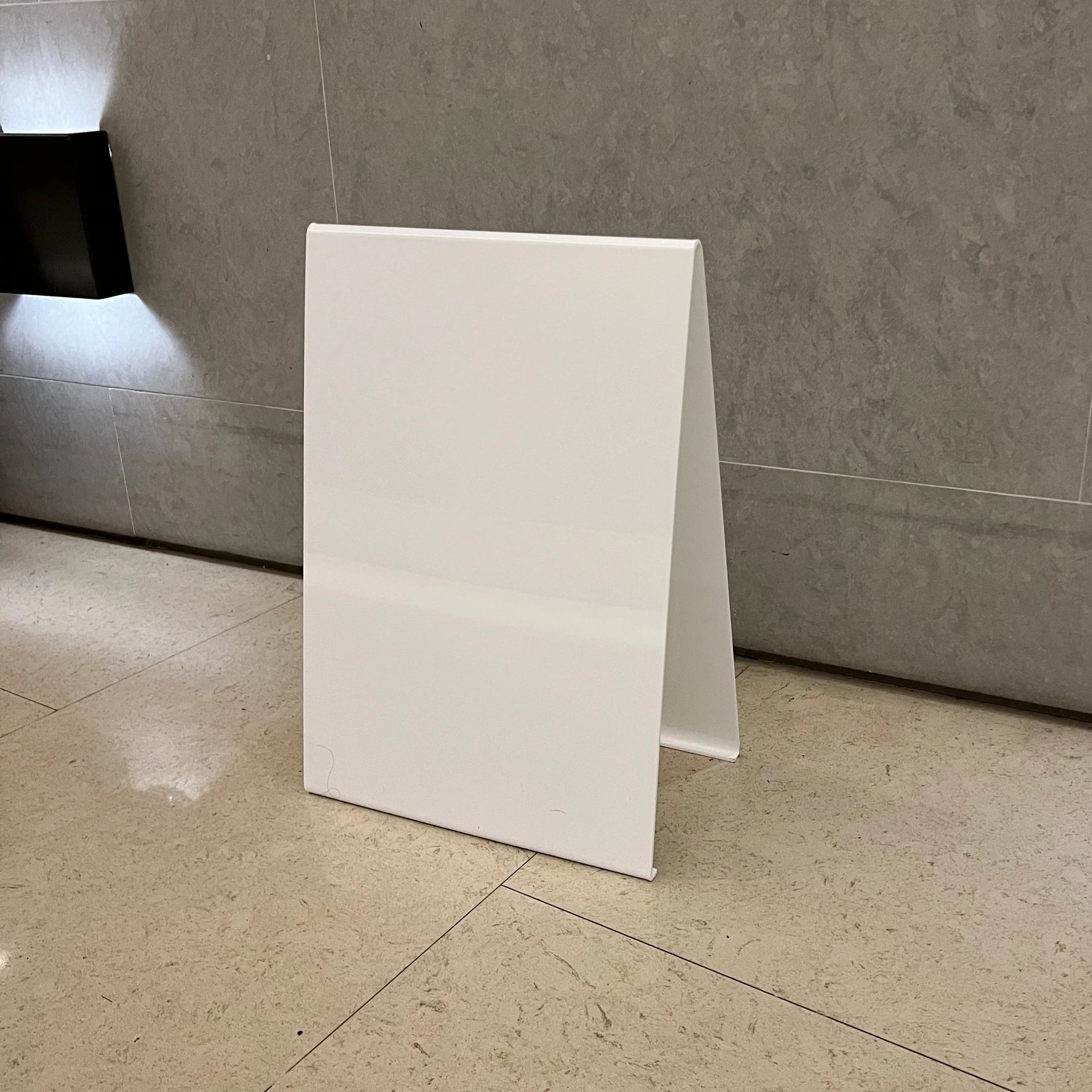 Panneau trottoir en acier inoxydable blanc