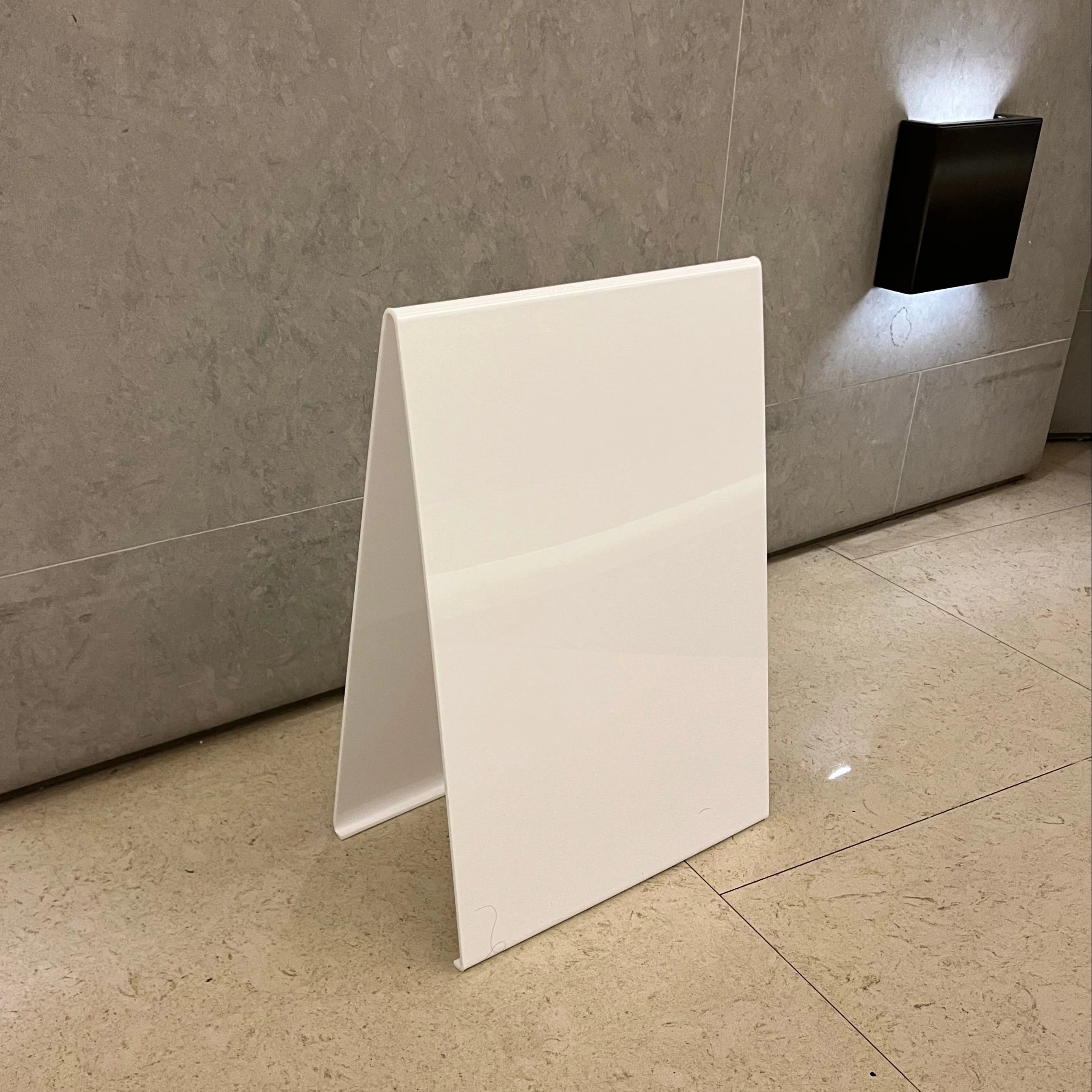 Panneau trottoir en acier inoxydable blanc